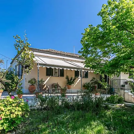 Eutuxia House Nyaraló *