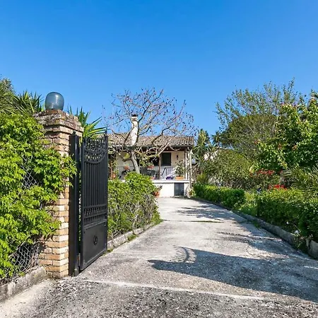 Holiday home Eutuxia House *